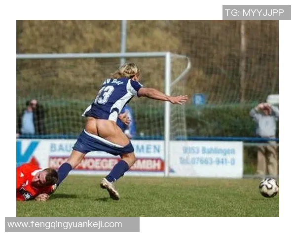 足球明星不满时的经典鄙视手势瞬间回顾与解析